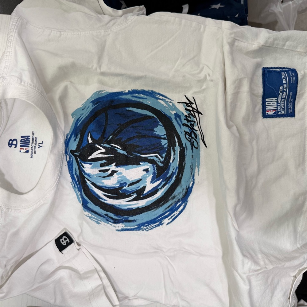 Dallas Mavericks size youth large NBA bucketsquad ,fits like a medium